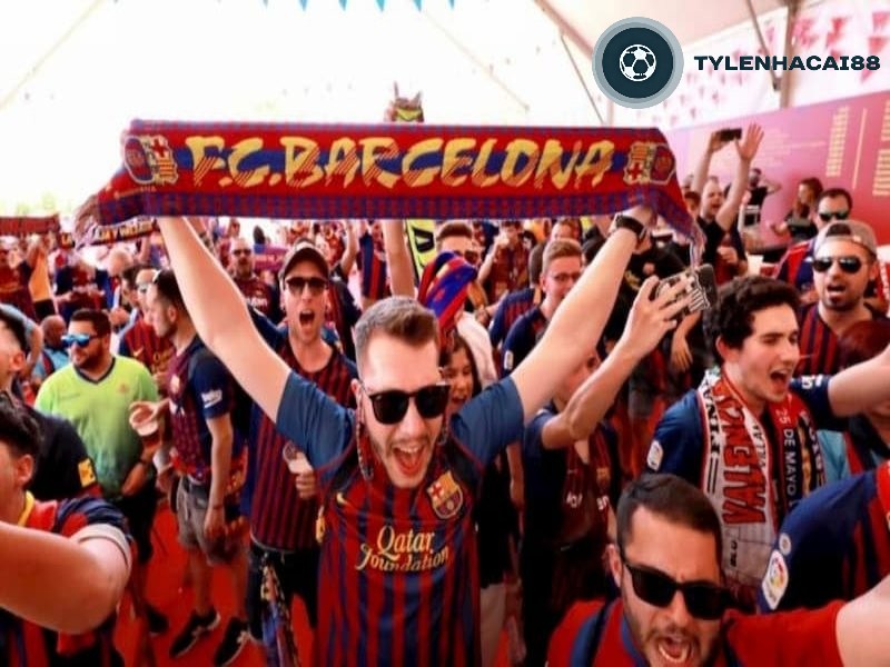 Forca Barca cũng là một tên gọi khác của các cổ động viên Barcelona
