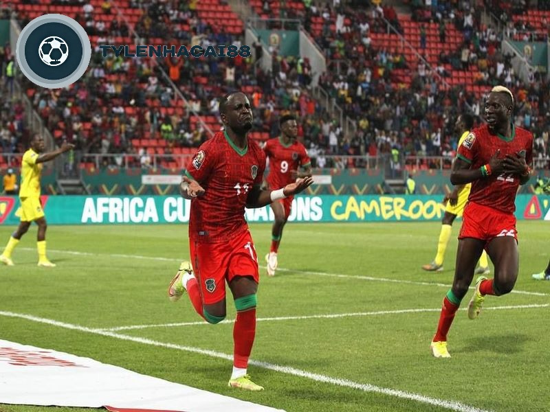 Esau Kanyenda được mệnh danh là tiền đạo hàng đầu của Malawi